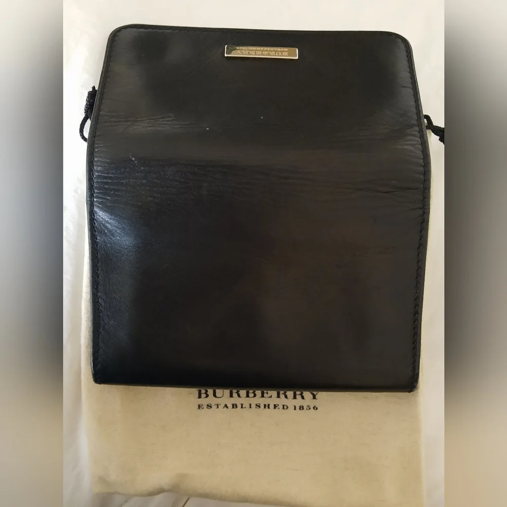 New-Authentic-Burberry LEATHER wallet w/ Signature Gold Tone Hardware-front snap - Picture 7 of 14